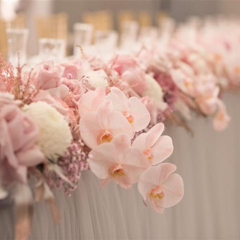 Winter Weddings - Bridal Table Floral Arrangement