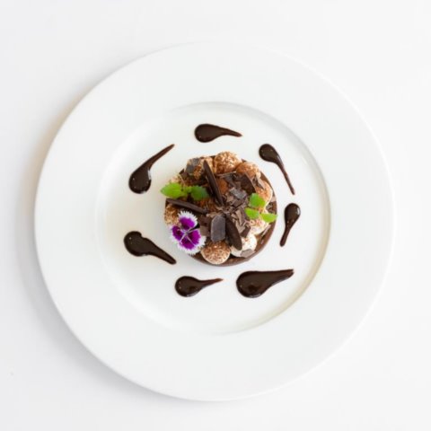 BANOFFEE TARTVanilla Short Crust Pastry layered with Creamy Dulce de Leche, Banana, Cream and Chocolate Shavings (NF)