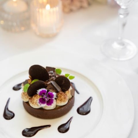 BANOFFEE TARTVanilla Short Crust Pastry layered with Creamy Dulce de Leche, Banana, Cream and Chocolate Shavings (NF)