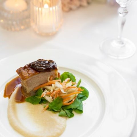 CRISPY SKIN PORK BELLYCauliflower Puree, Apple & Fennel Slaw, Caramelised Onion Jus (GF, NF, DF)