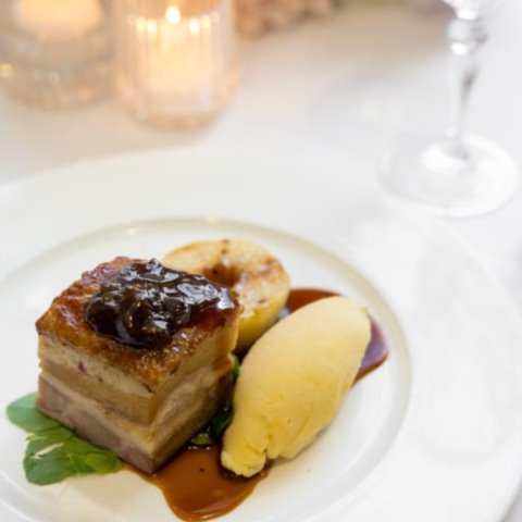 CRISPY SKIN PORK BELLYMash Potato, Roasted Apple and Caramelised Onion Jus (GF, NF)
